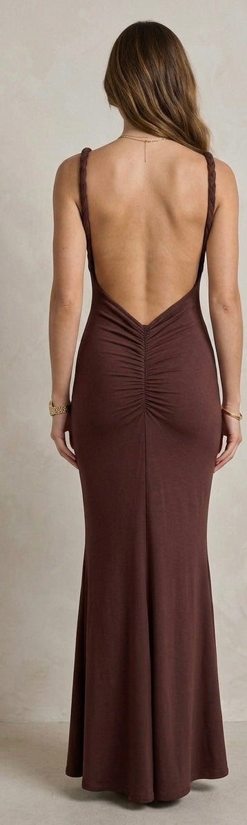 Robe longue sirène à dos bénitier et bretelles tressées