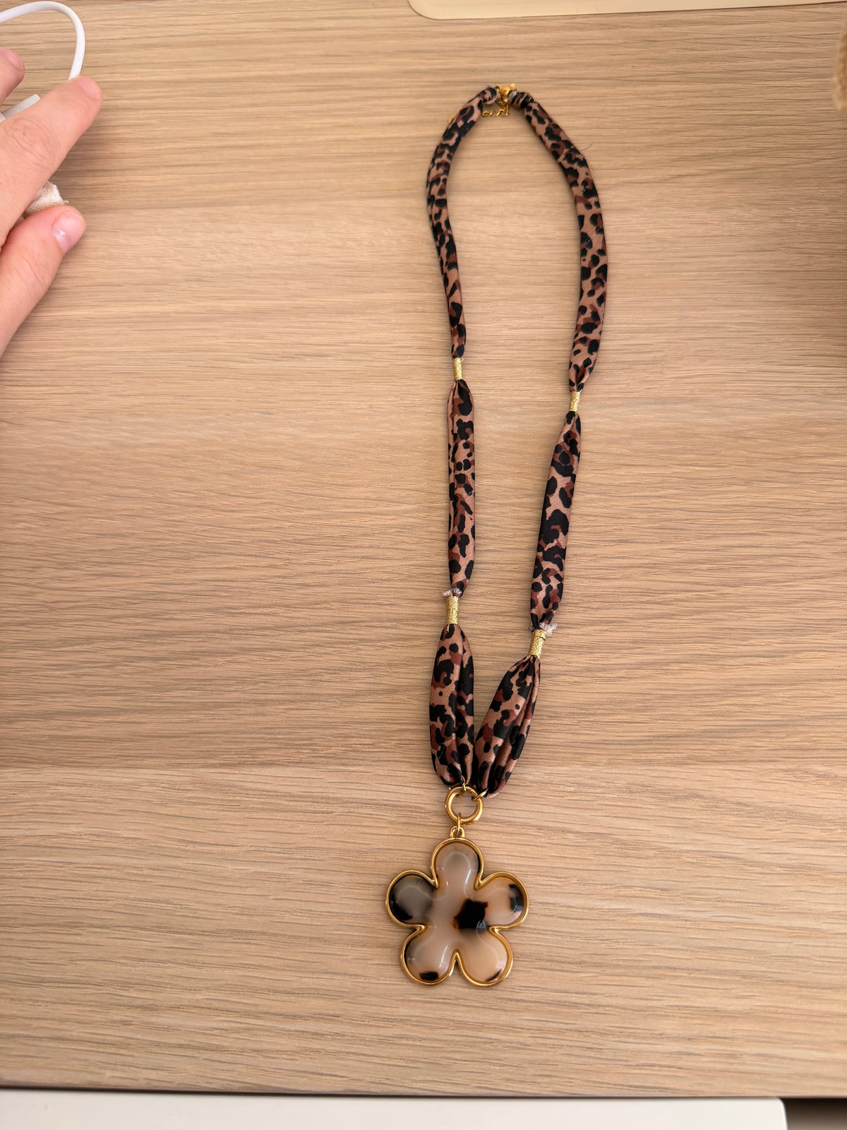 Collier léopard